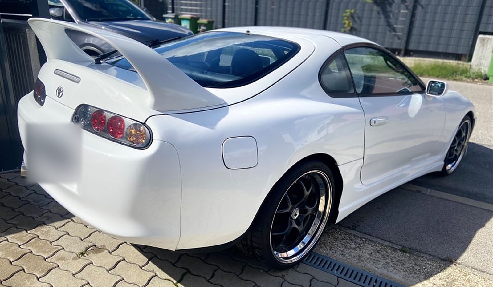 корма Supra с большим антикрылом
