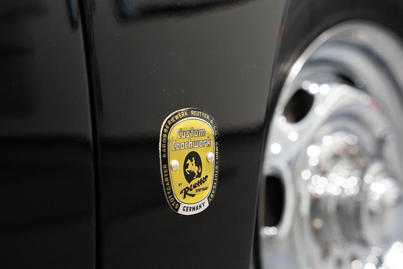 шильдик Reutter на крыле